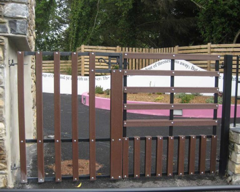 Gates With Boards - Murray's Recycled Plastic